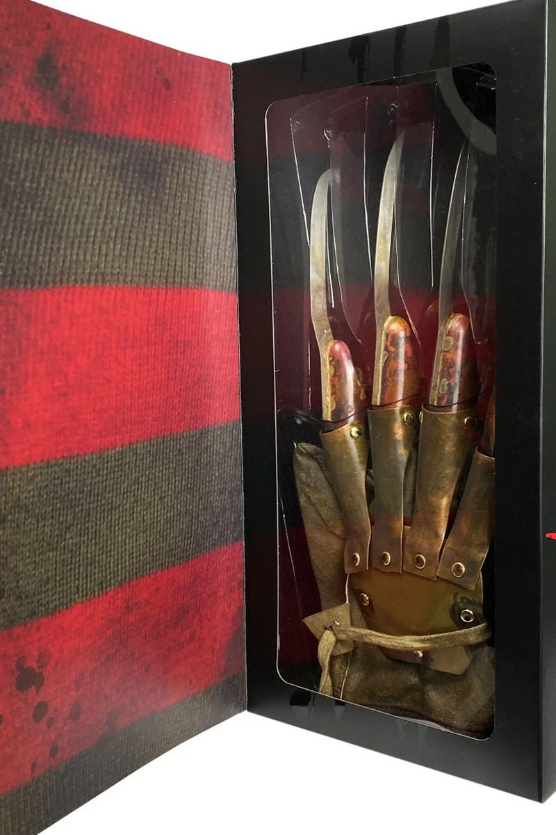 A Nightmare on Elm Street 2 - Deluxe Freddy Krueger Collector's Glove - Image 2