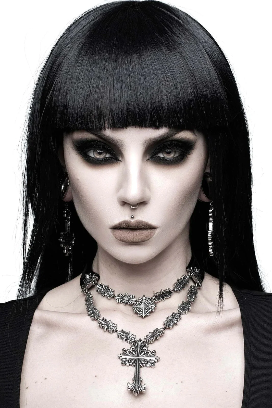 Amdis Cross Necklace - Image 3