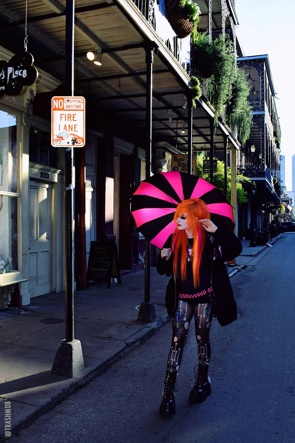 Batwing Pagoda Umbrella [BLACK/HOT PINK STRIPED] - Image 5