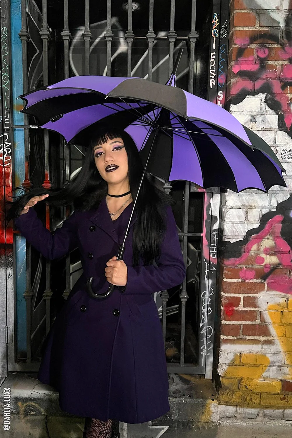 Batwing Pagoda Umbrella [BLACK/LIGHT PURPLE] - Image 3