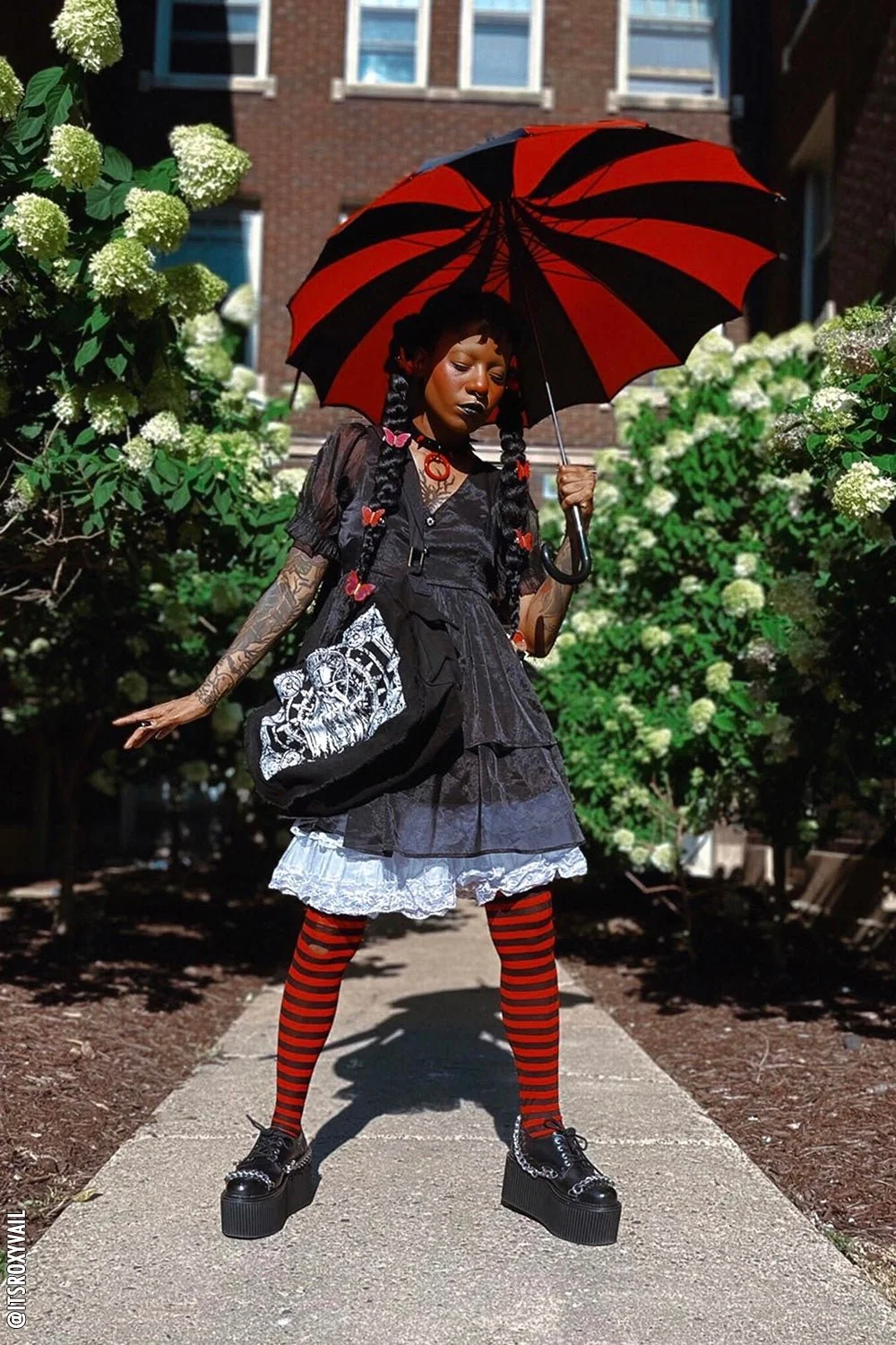 Batwing Pagoda Umbrella [BLACK/RED STRIPED] - Image 7