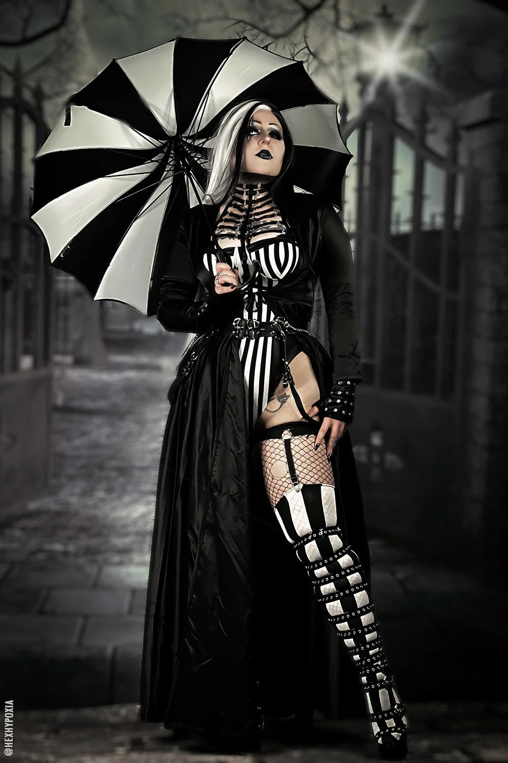 Batwing Pagoda Umbrella [BLACK/WHITE STRIPED] - Image 13