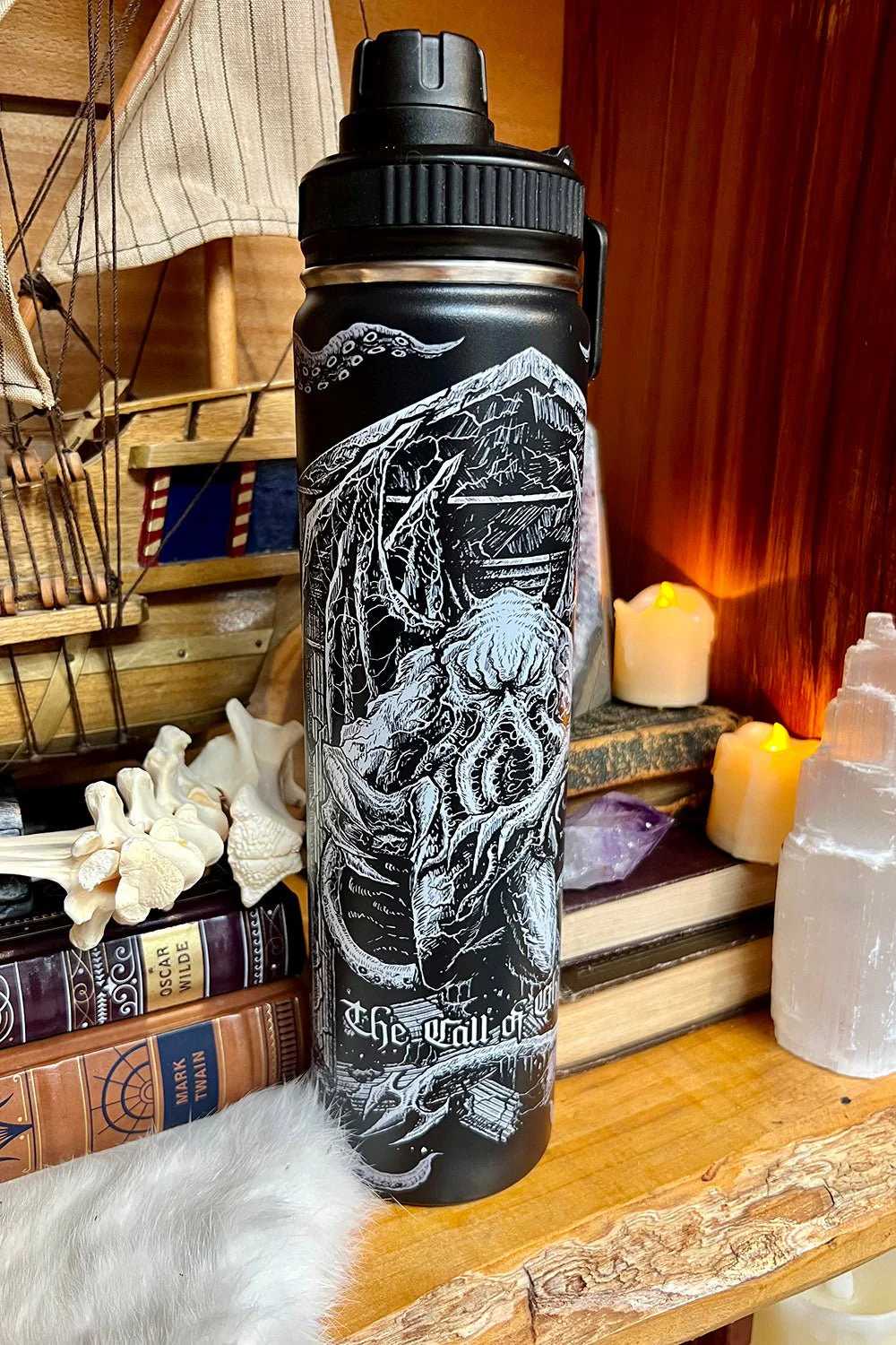 Cthulhu 24 Oz Water Bottle Tumbler - Image 7