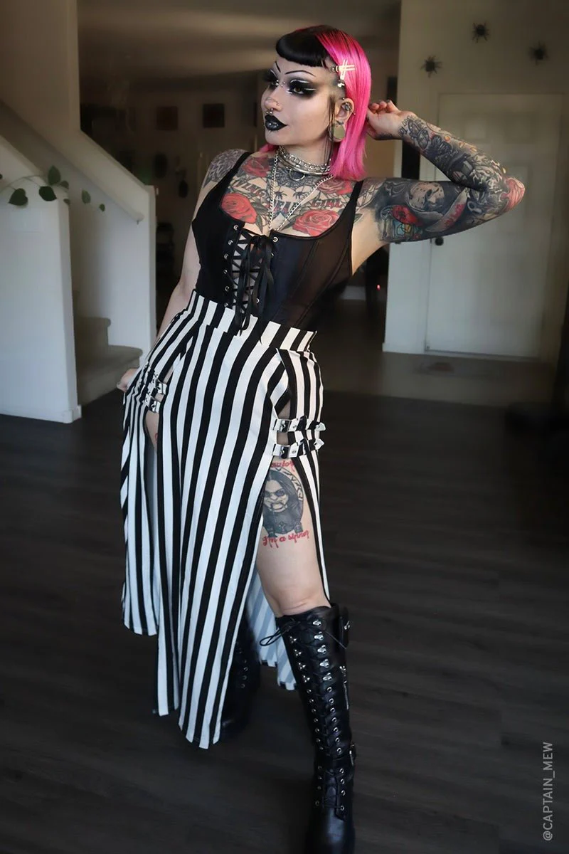Delia M-Line Buckle Skirt - Image 7