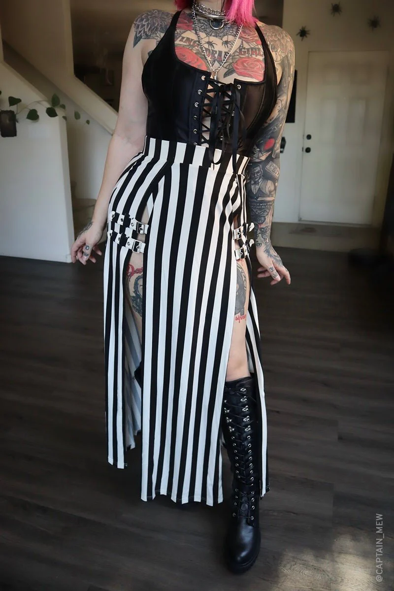 Delia M-Line Buckle Skirt - Image 8