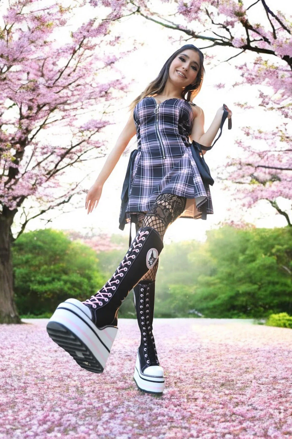 Detention Kuromi Platform Boots [Black/Pink] - Image 6