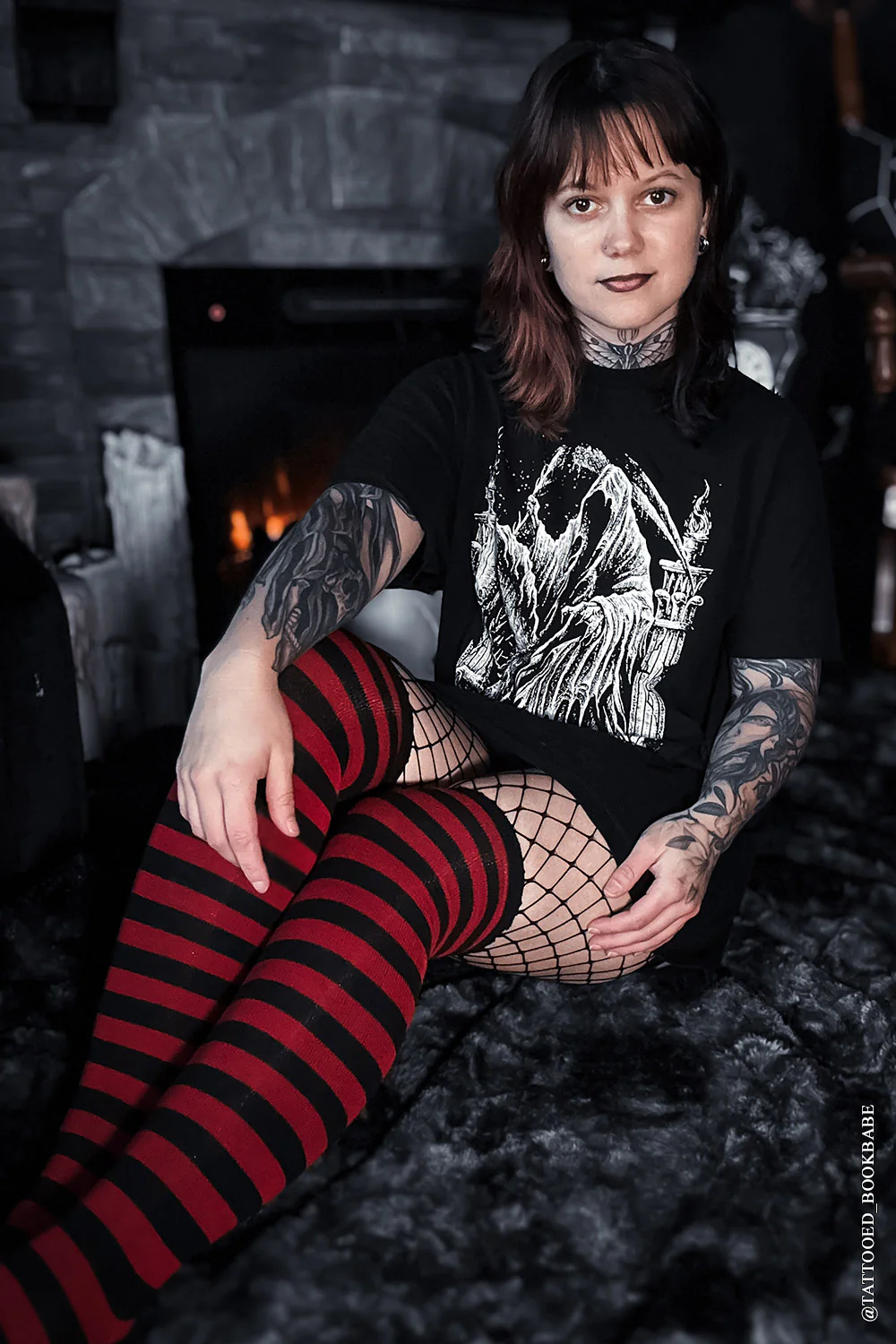 Fishnet Garter Thigh High Socks [Black/Red] - Image 10