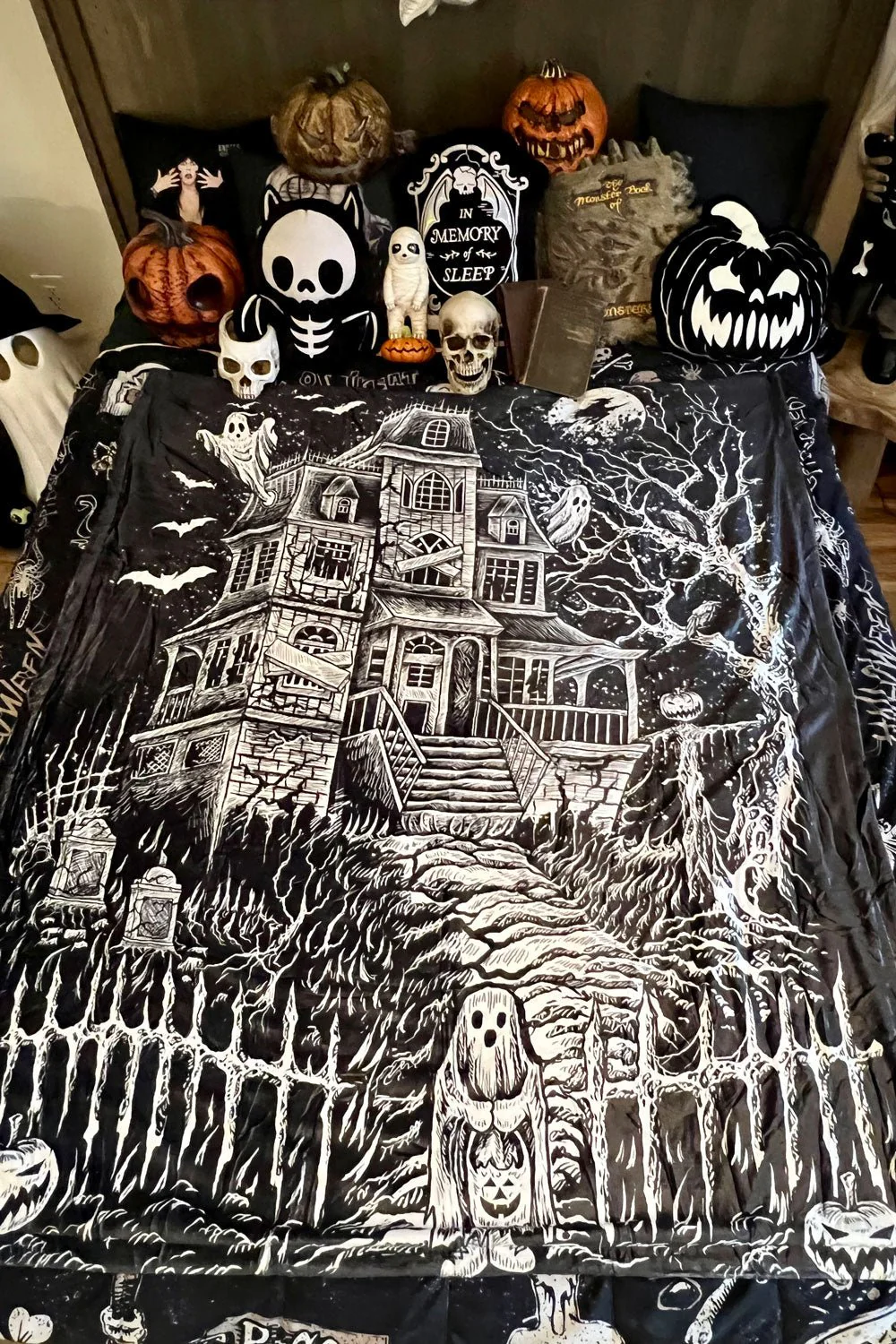 Haunted Mansion Throw Blanket - Image 3