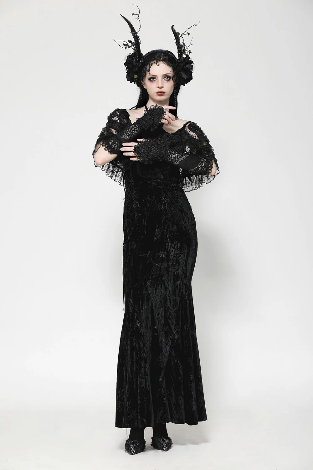 La Muerte Lace Gothic Gloves - Image 7