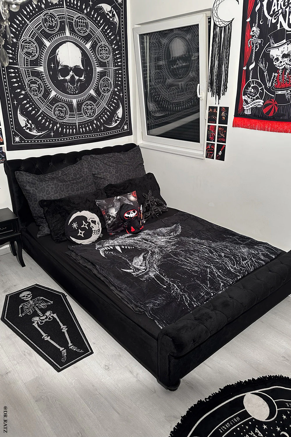 Lycanthrope Throw Blanket - Image 4