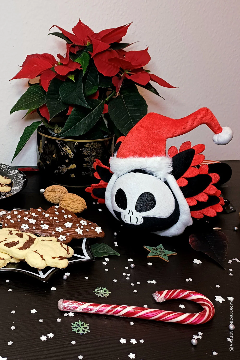 Santa Spooksalotl Plush Toy [Limited Holiday Edition] - Image 11