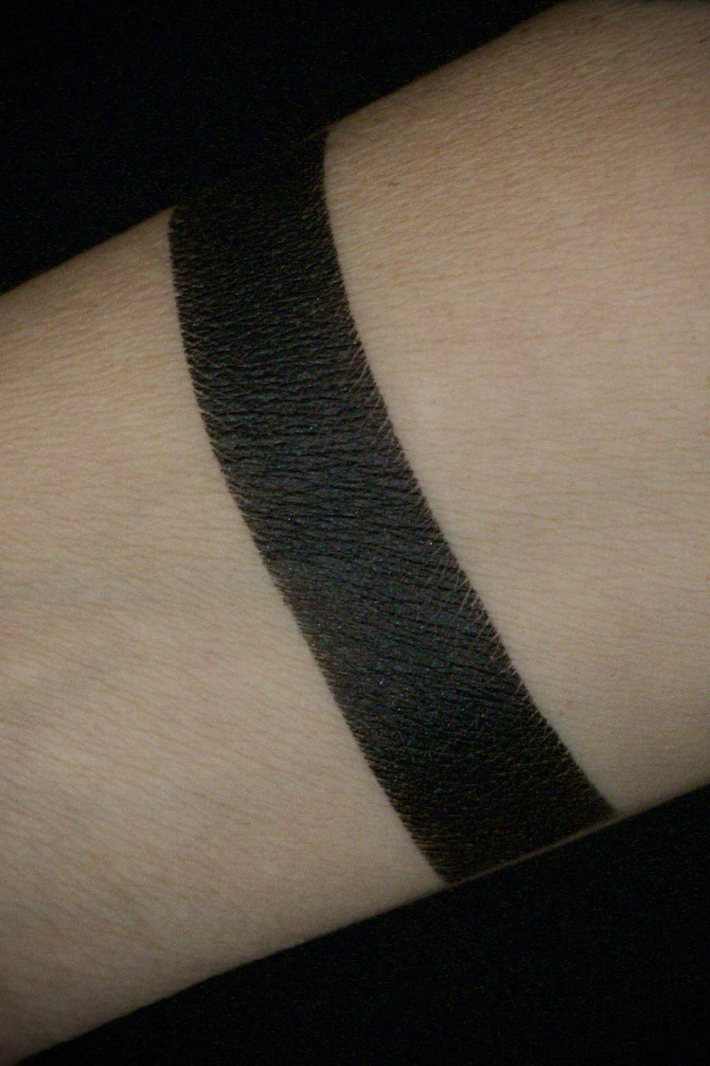 The Funeral Portrait Shimmer Eyeshadow [The Night Terror] - Image 3
