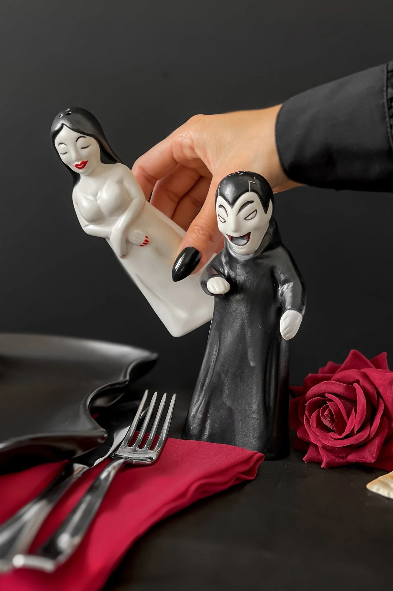 Vampyre Salt & Pepper Shake Set - Image 2