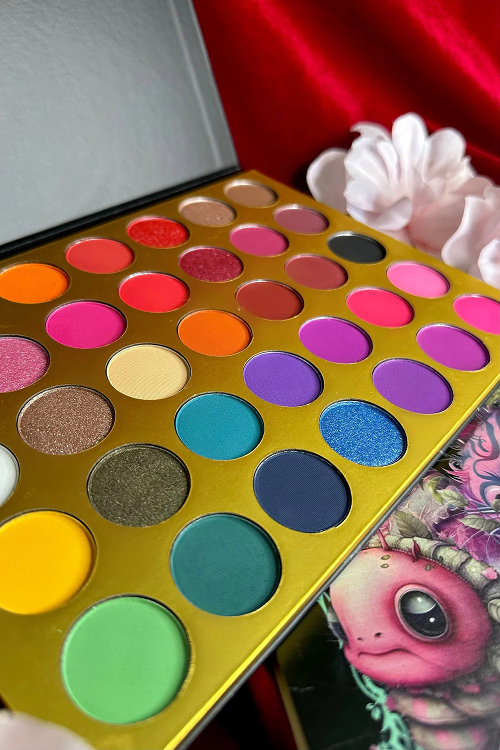 Wonderland Pressed Pigment Eye Shadow Palette - Image 5